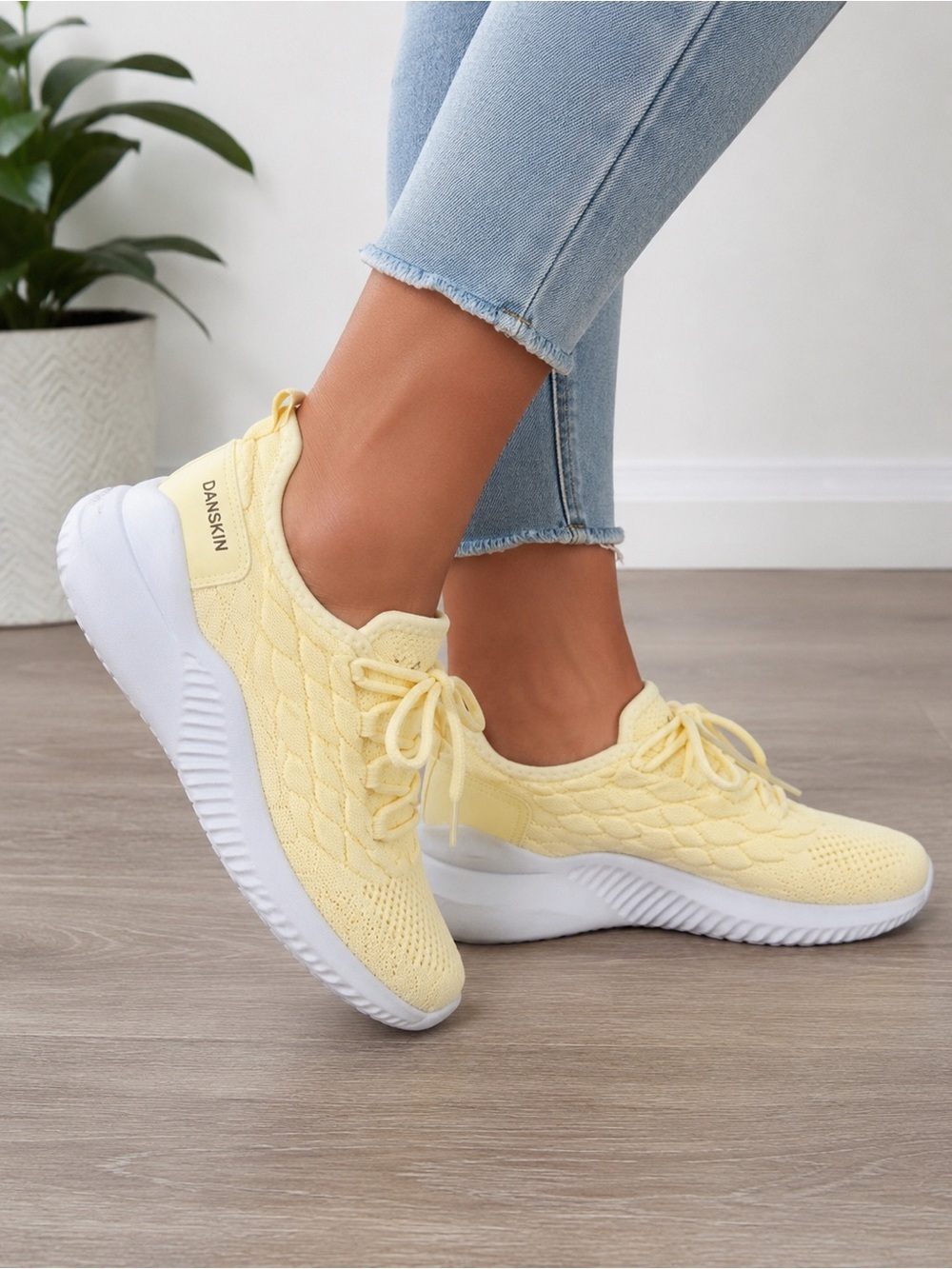 Danskin Pale Yellow Knit Lace-Up Sneaker 6.5